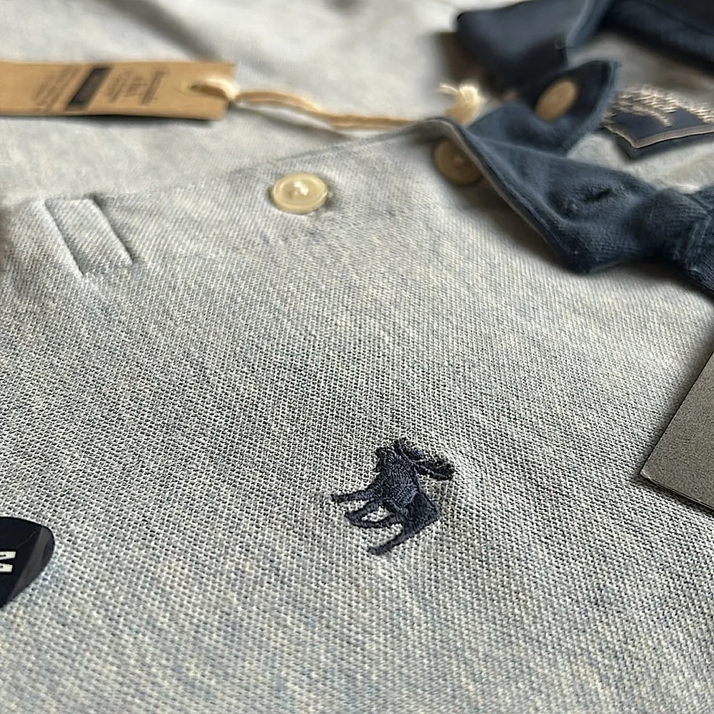 light blue shirt,medium size very soft and great quality,and never worn - Picture 3 of 5